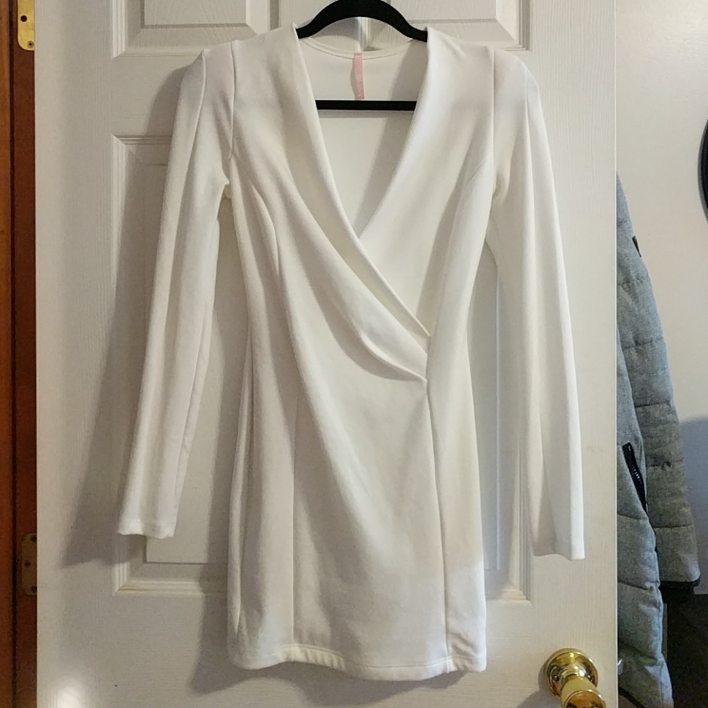 LuLu's deep V long sleeve mini dress size Small